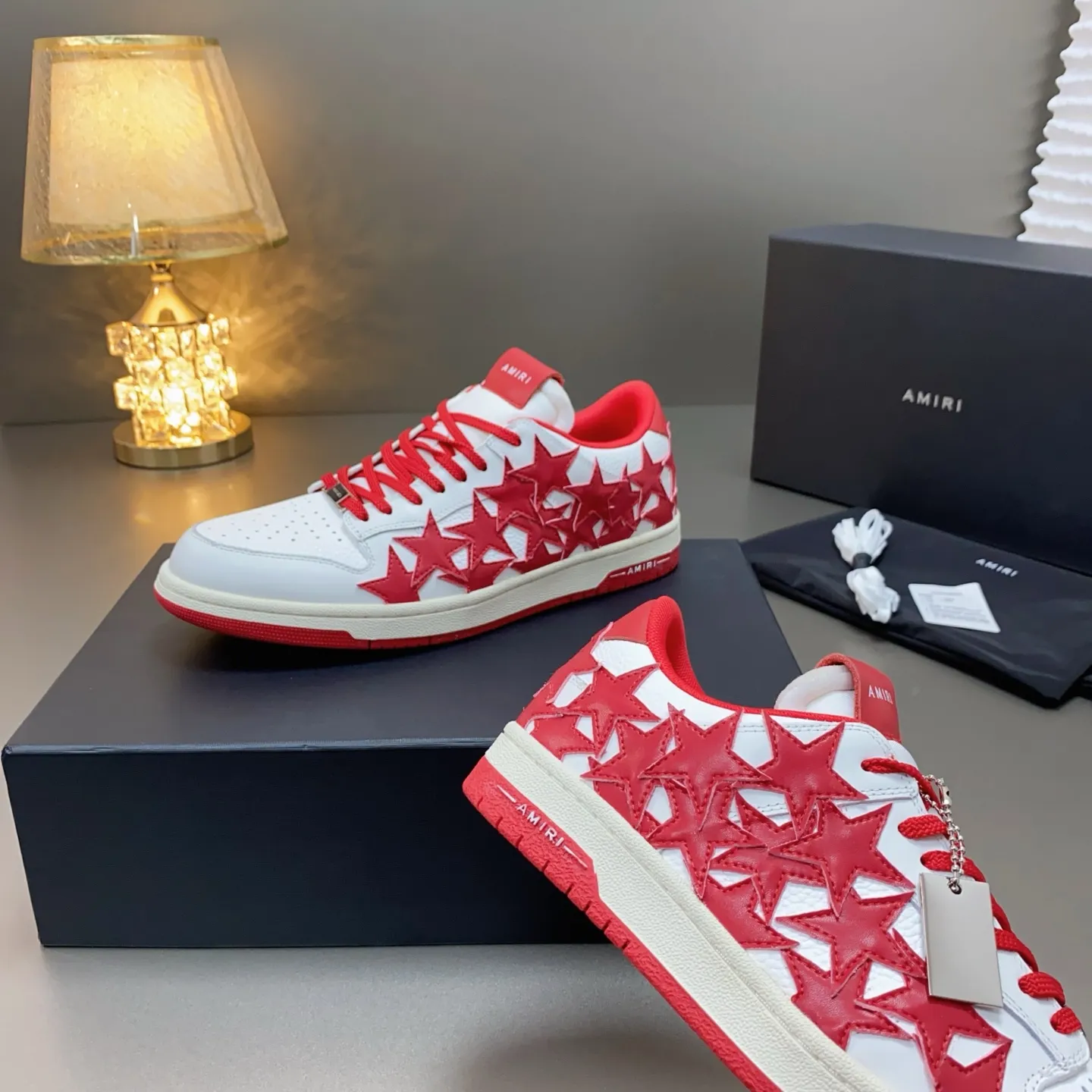 p620🐮🐮AMIRI 💧🌳Couple model💎 The latest The Pacific series Couple model Bone Star Casual sneakers Skateboard shoes ✔️ AMIRI's Pacific shoes are a sneaker that combines luxury and street style. Many celebrities and Internet celebrities have the same style. Its design and workmanship are very elegant. Made of high-grade cow leather, soft to the touch and highly durable 💘💍Fabric: Original customized imported first-layer cowhide 💘💍Inner lining: Original customized breathable mesh lining 💘💍Feet: Original injection molded one-piece, comfortable and wear-resistant without tiring the feet 💘💍Outsole: Original 1:1 molded three-color sole Original outsole 💘💍Sole thickness: 3CM 💘💍Size: Female 35-40 Male 39-46 💘💍price; top version 💦Special remarks Remark: (Female size 34 40. Men’s size 38 45 46 is customized and cannot be returned or exchanged) Please note when placing an order! Thank you🤝🤝